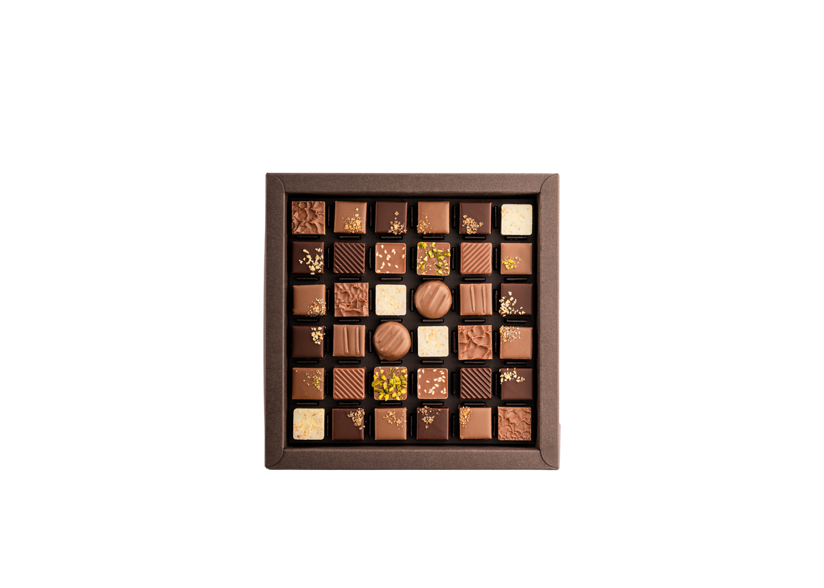 Boîte de 36 chocolats pralinés Favarger, assortiment de chocolats suisses aux pralinés, élaborés à Genève. 