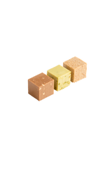 Réglette de 3 Favatufi Favarger, assortiment de truffes au chocolat suisse aux saveurs noisette, amande, pistache et noix de coco.