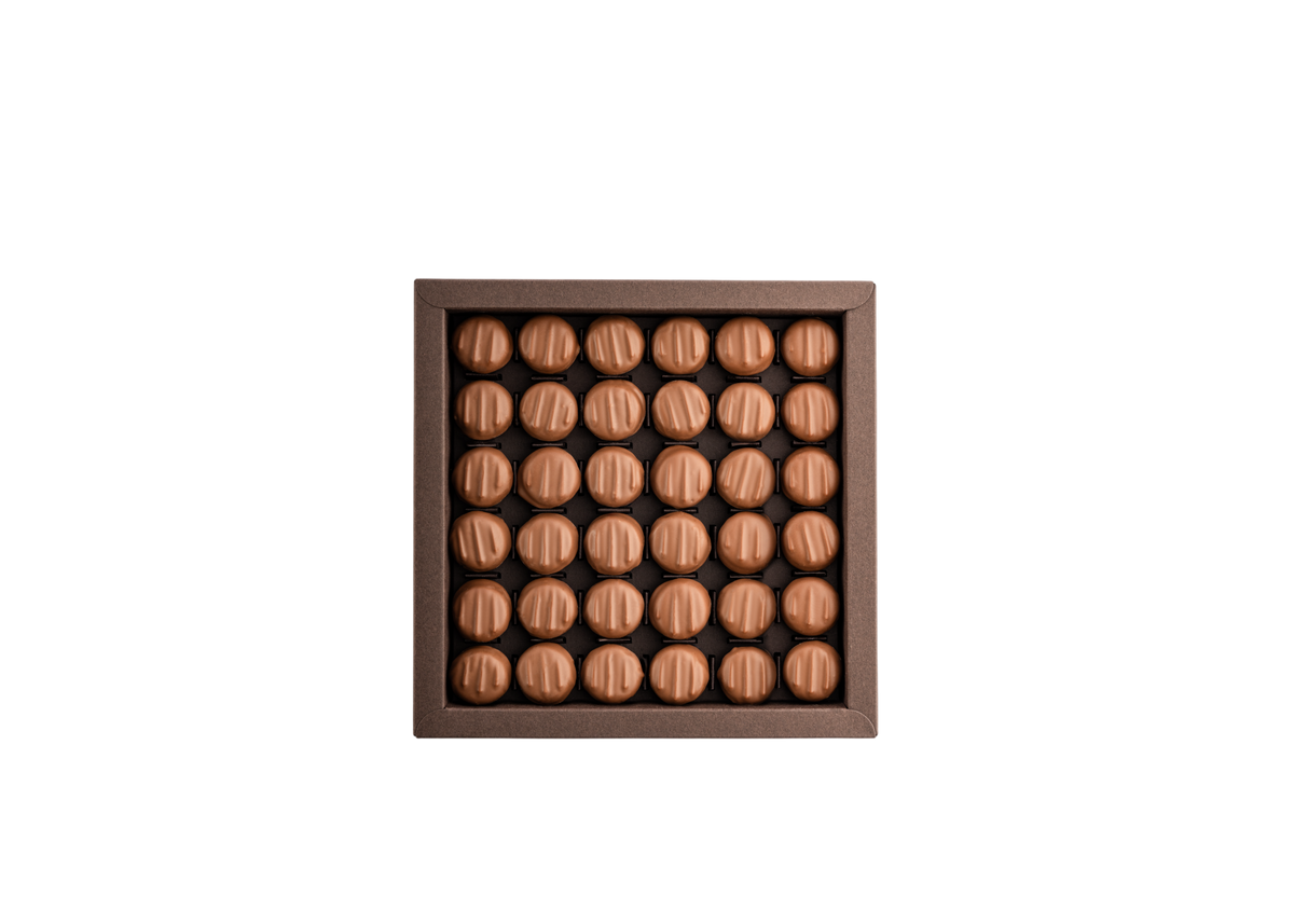 Boîte de 36 Nougalines Favarger, assortiment de chocolats suisses et à la nougatine, fabriqués à Genève.   