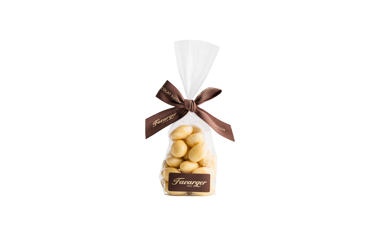 Sachet de 100 g d'amandes Favarger enrobées de chocolat suisse au fruit de la passion, alliance gourmande entre le croquant de l'amande et les notes exotiques du fruit de la passion.